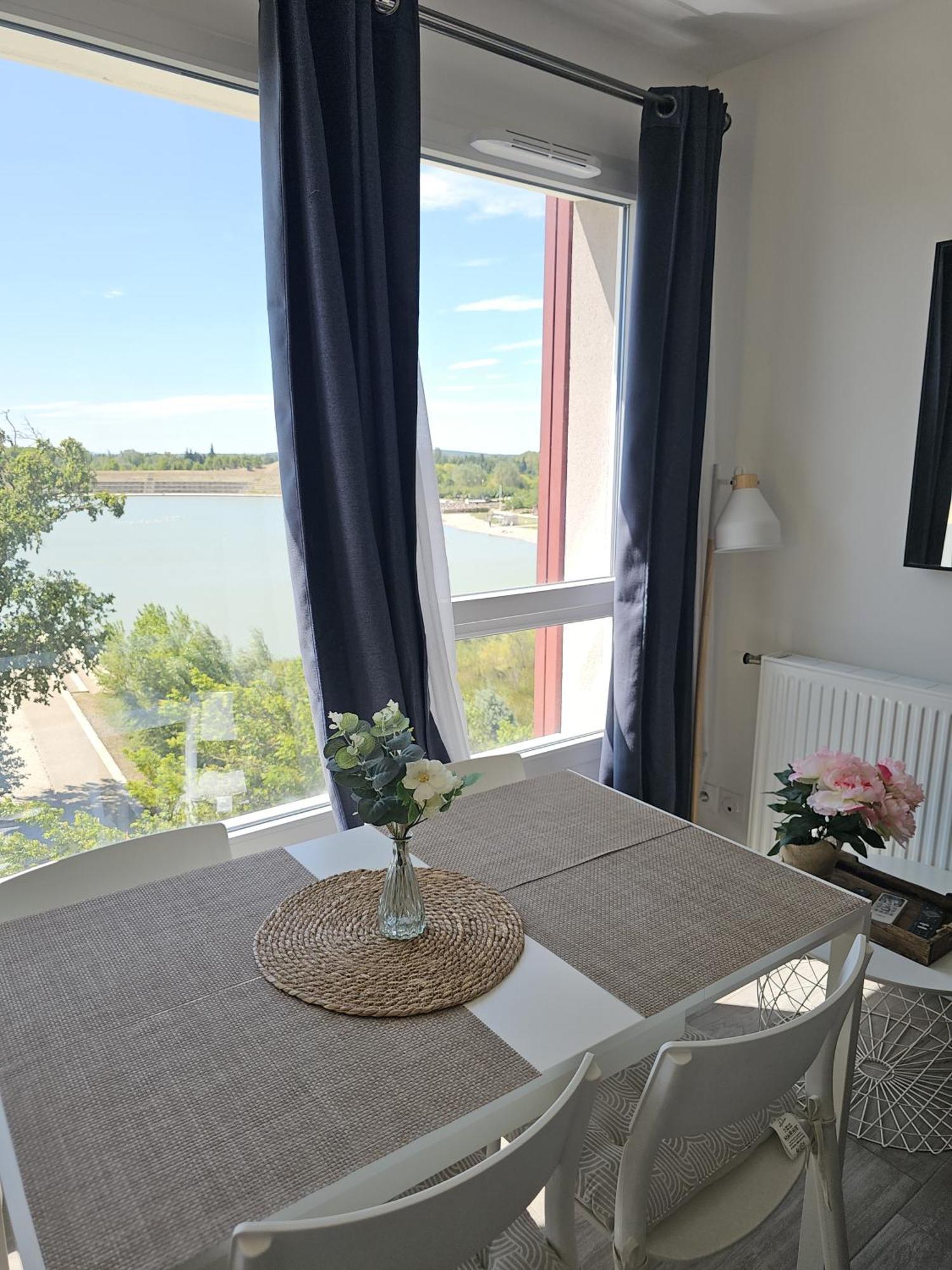Lakeside Provence - Appartement Classe 4 Etoiles, Vue Sur Le Lac, Parking Sous-Sol, Double Clim Monteux Exterior photo